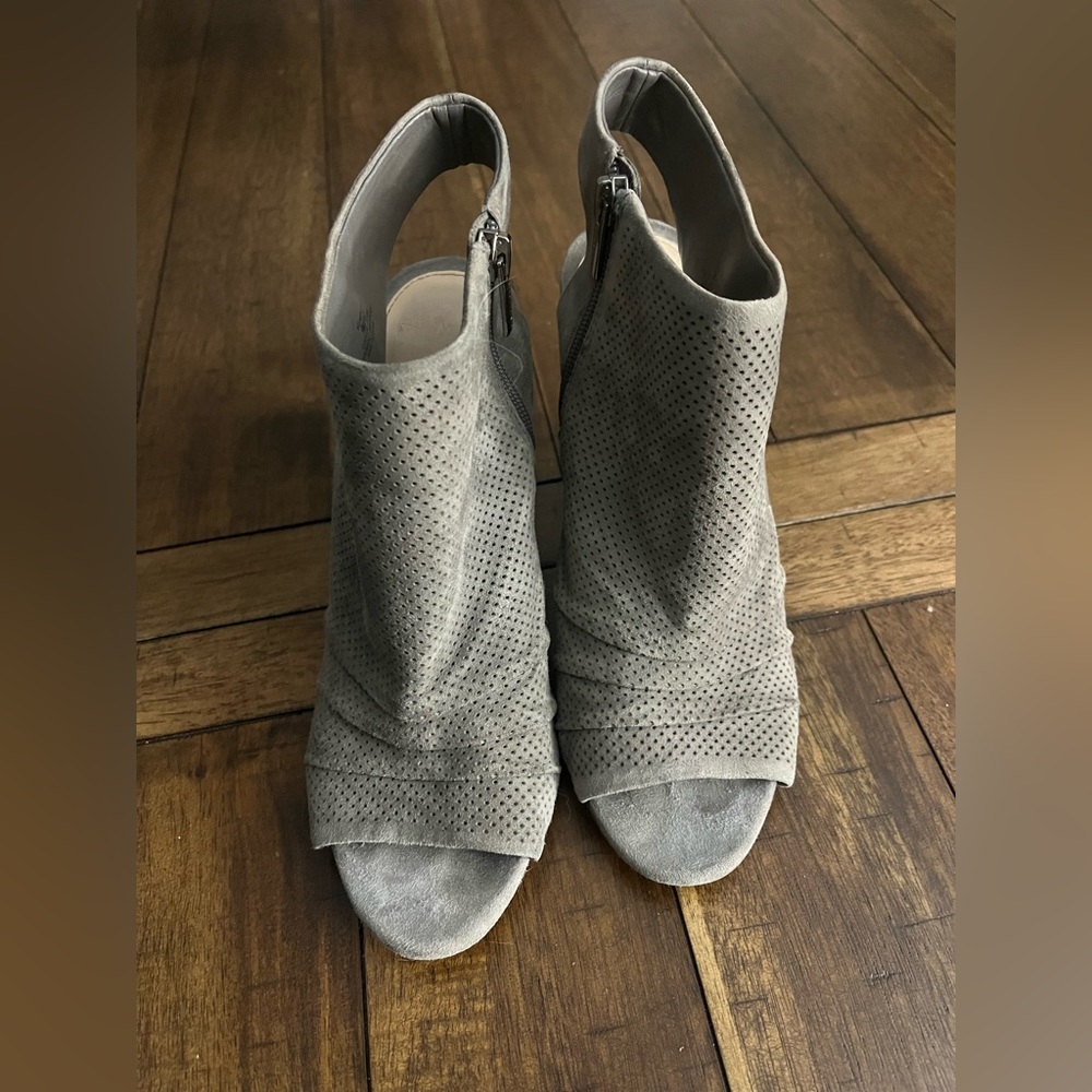 Vince Camuto 9